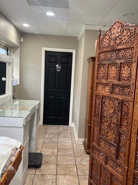 More Photos Of 3124 Strong Ave, Kansas City Restaurant For Sale