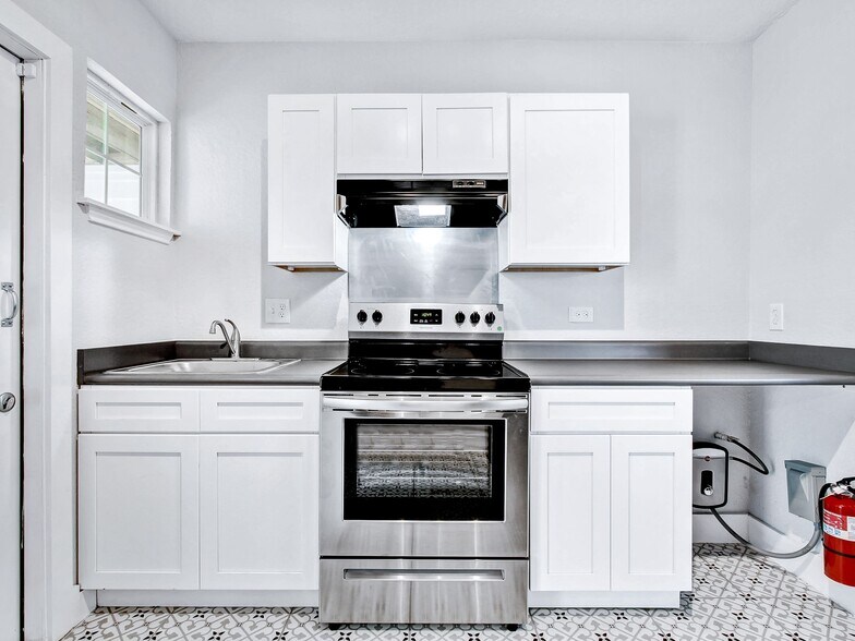 More Photos Of 1020 W French Plz, San Antonio Apartments For Sale