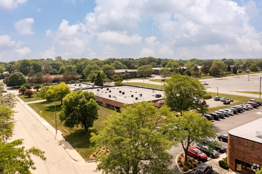 More Photos Of 3710 Commercial Ave, Northbrook Office For Lease