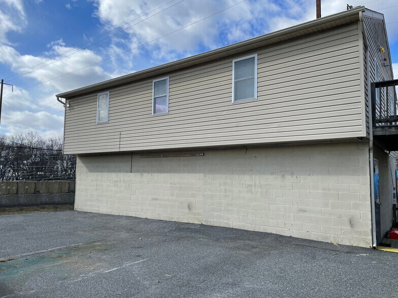 More Photos Of 6923 Ebenezer Rd, Middle River Warehouse For Lease