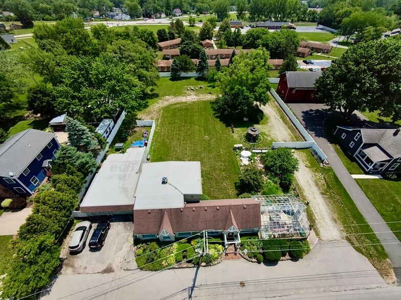 More Photos Of 1241 Dixie Hwy, Rossford Garden Center For Sale