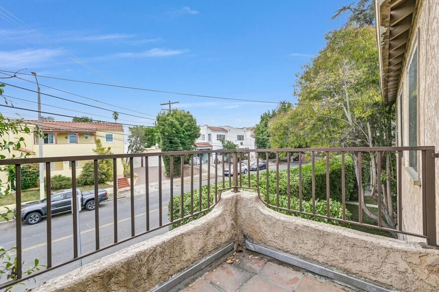 More Photos Of 5112 Edgewood Pl, Los Angeles Multifamily For Sale