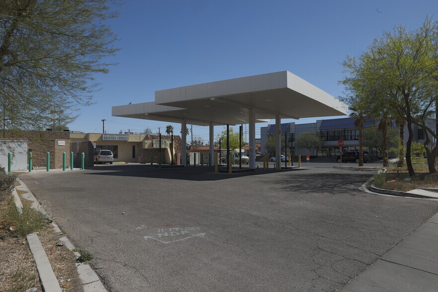 More Photos Of 4990 Paradise Rd, Las Vegas Service Station For Lease