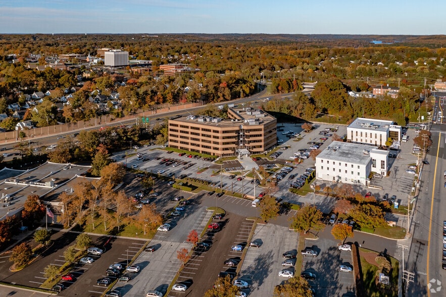 More Photos Of 100 West Rd, Towson Office For Lease