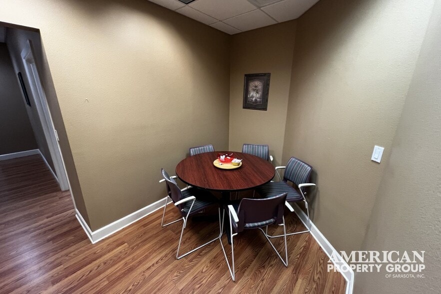 More Photos Of 420 S Tamiami Trl, Osprey Office For Sale