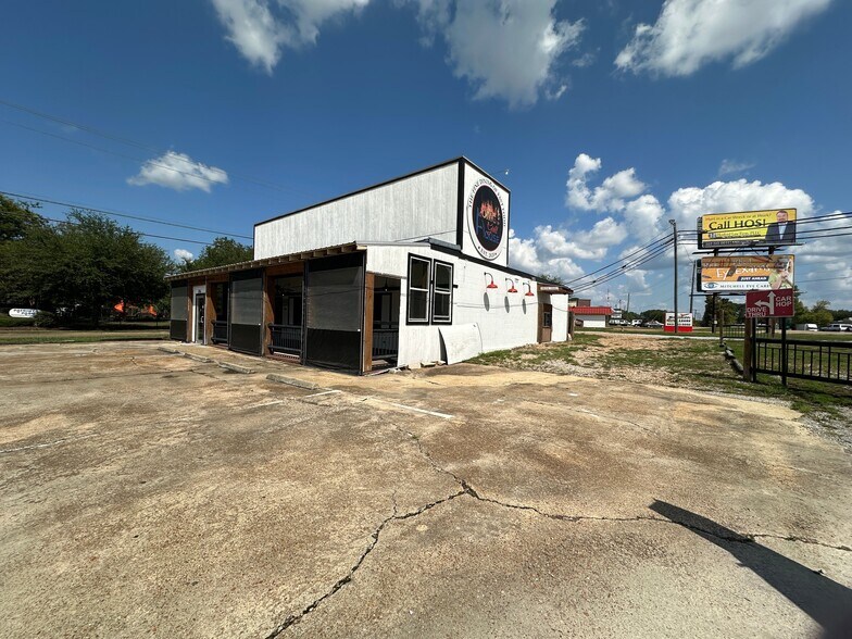 More Photos Of 106 Avenue of Patriots St, Starkville Restaurant For Sale