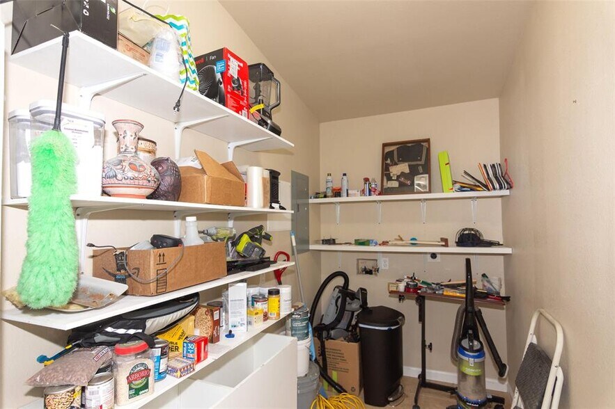 More Photos Of 30303 Ranch Road 12, Dripping Springs Office For Lease