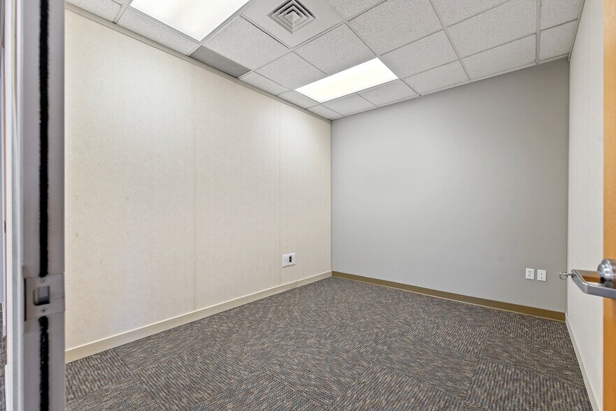 More Photos Of 2323 S Vista Ave, Boise Office For Lease