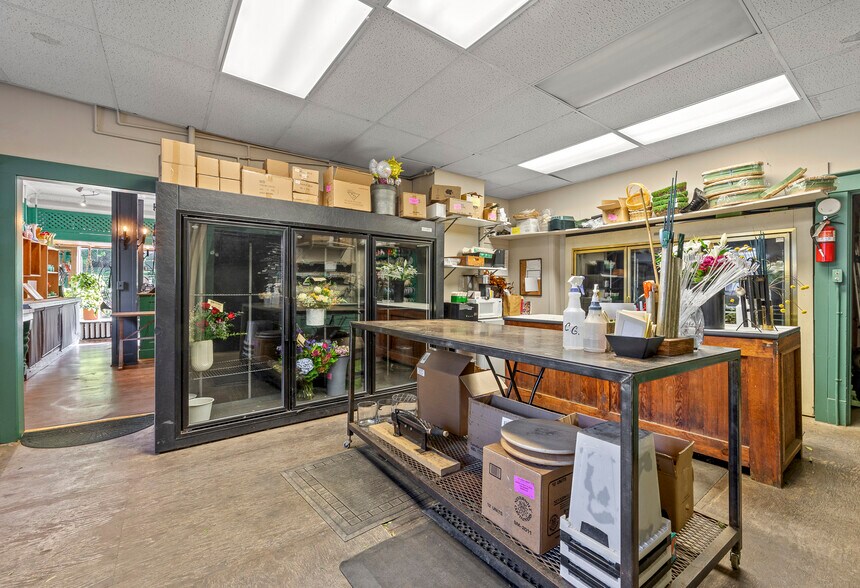 More Photos Of 128 Green St, Hudson Storefront Retail Residential For Sale