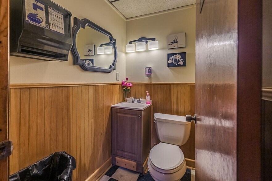 More Photos Of 1 William St, Hagaman Restaurant For Sale