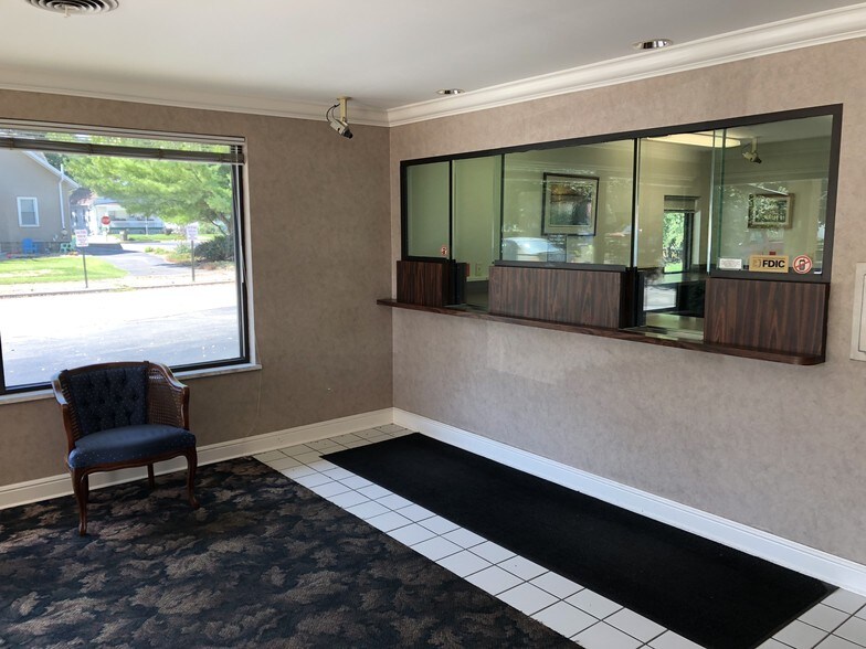 More Photos Of 252 E Washington St, East Peoria Office For Lease