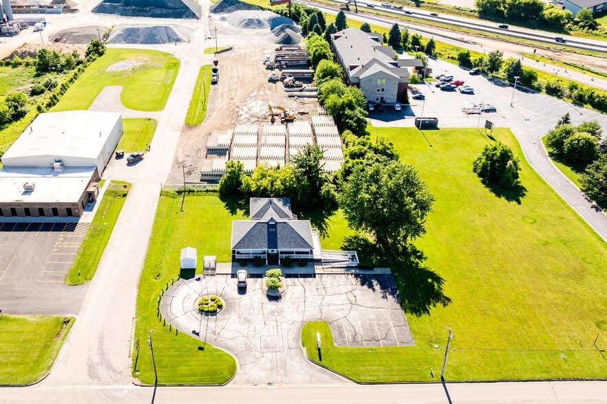More Photos Of 2300 Pipestone Rd, Benton Harbor Office For Sale