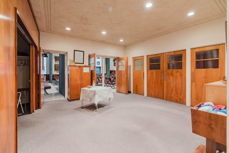 More Photos Of 557 Thompson Blvd, Watertown Religious Facility For Sale