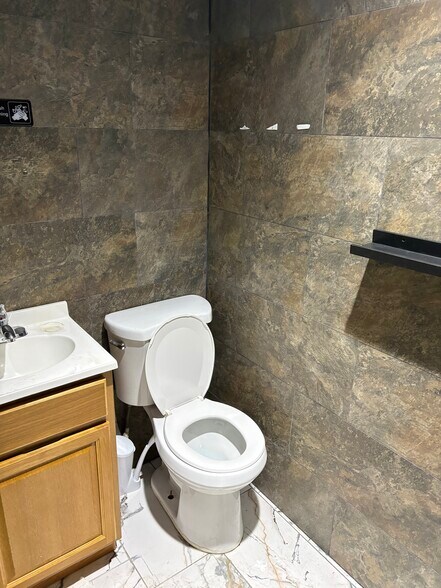 More Photos Of 582-592 W 207th St, New York Storefront For Lease