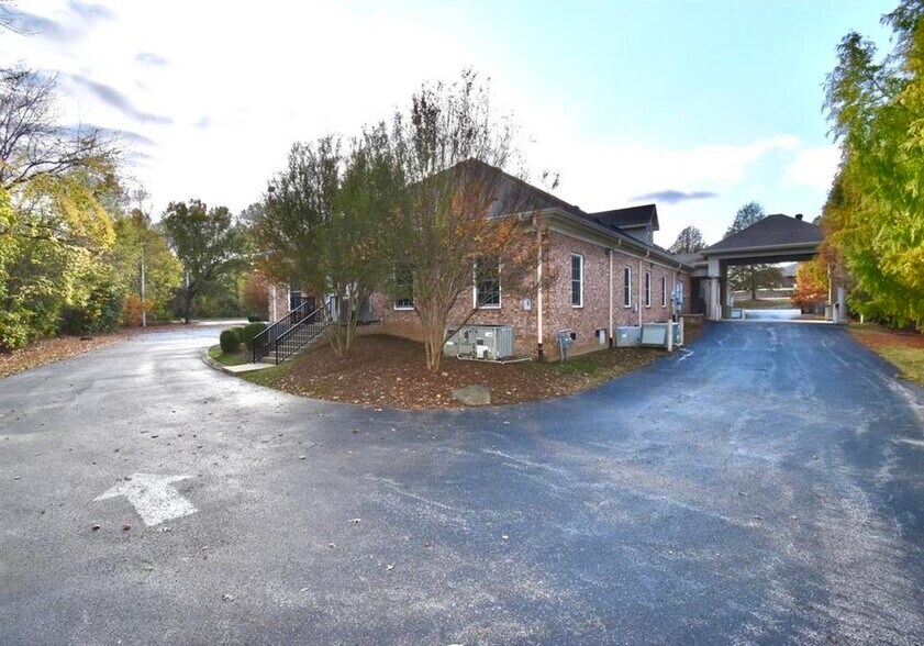 More Photos Of 209 Oil Well Rd, Jackson Healthcare For Lease