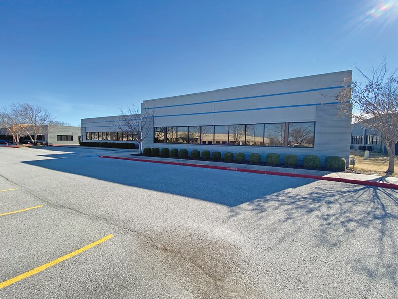 More Photos Of 210 SE 34th St, Bentonville Office For Sale