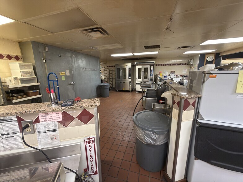 More Photos Of 12030 Park Ln, Wolcott Supermarket For Lease