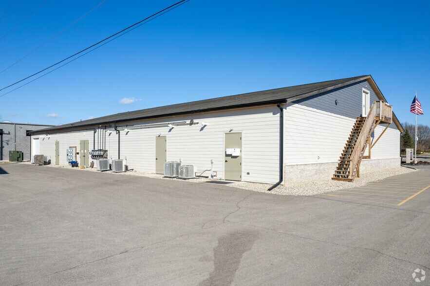 More Photos Of 2112 S Milford Rd, Highland General Retail For Lease