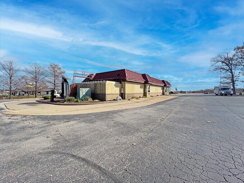 More Photos Of 6033 Osage Beach Pky, Osage Beach Restaurant For Sale
