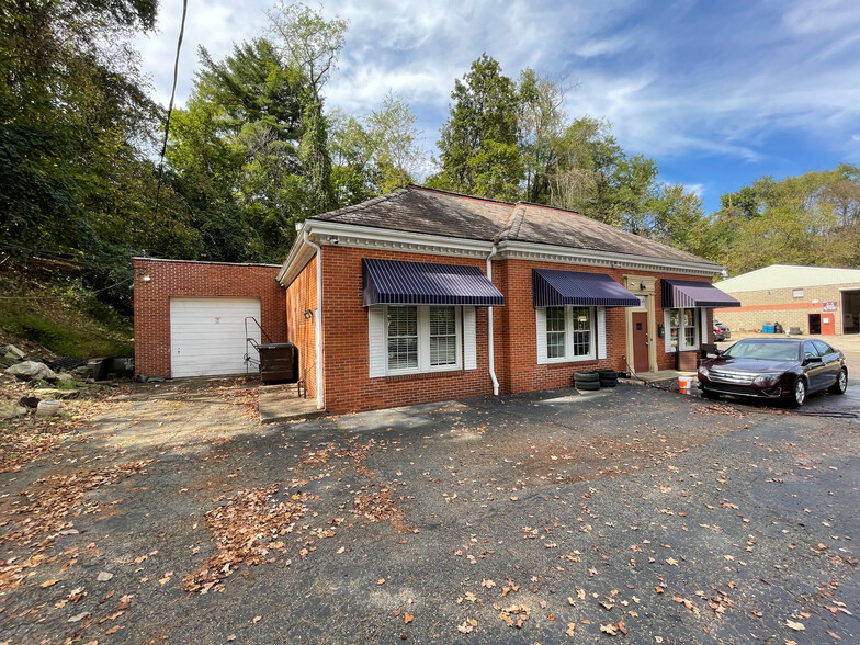 More Photos Of 640 Long Rd, Pittsburgh Light Distribution For Sale