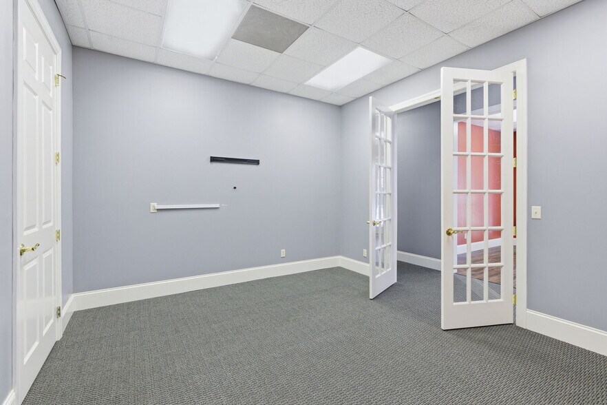 More Photos Of 4101 Main St, Hilton Head Island Office For Sale