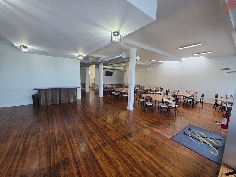 More Photos Of 451 3rd St, Niagara Falls Storefront Retail Office For Lease