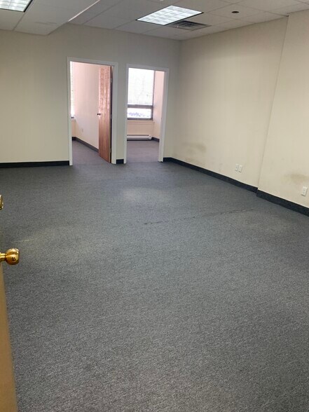 More Photos Of 183 S Broadway, Hicksville Office For Sale