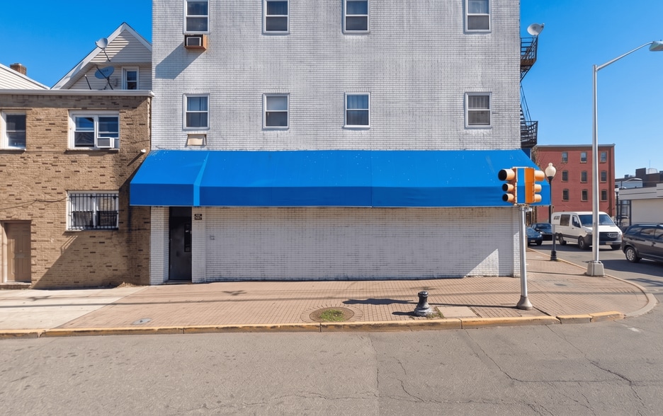 More Photos Of 325 Henry St, Orange Apartments For Lease