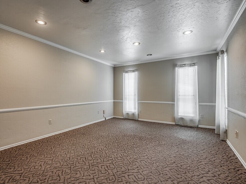 More Photos Of 525 Tower Dr, Moore Office For Lease