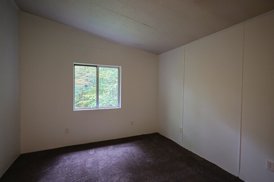 More Photos Of 1460 Pocono Ln, Bartonsville Multifamily For Sale