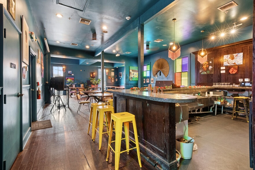 More Photos Of 8227-8229 Oak St, New Orleans Restaurant For Sale