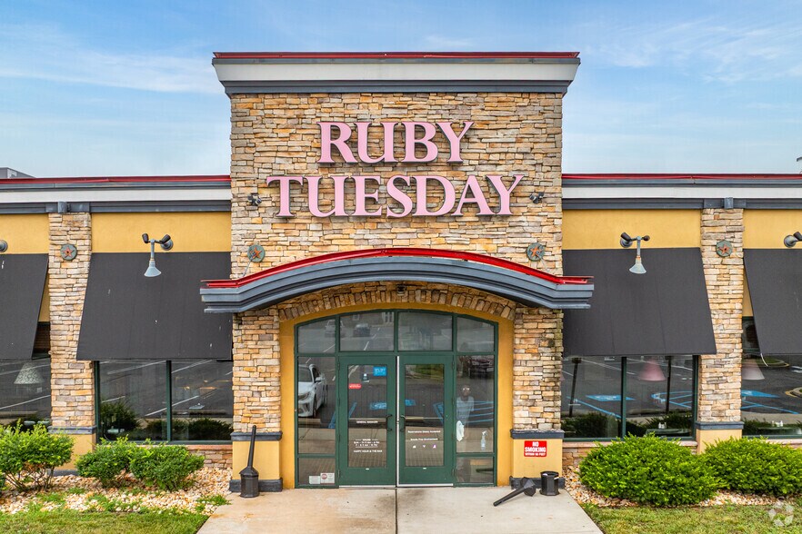 More Photos Of 474 W Main St, Middletown Restaurant For Lease