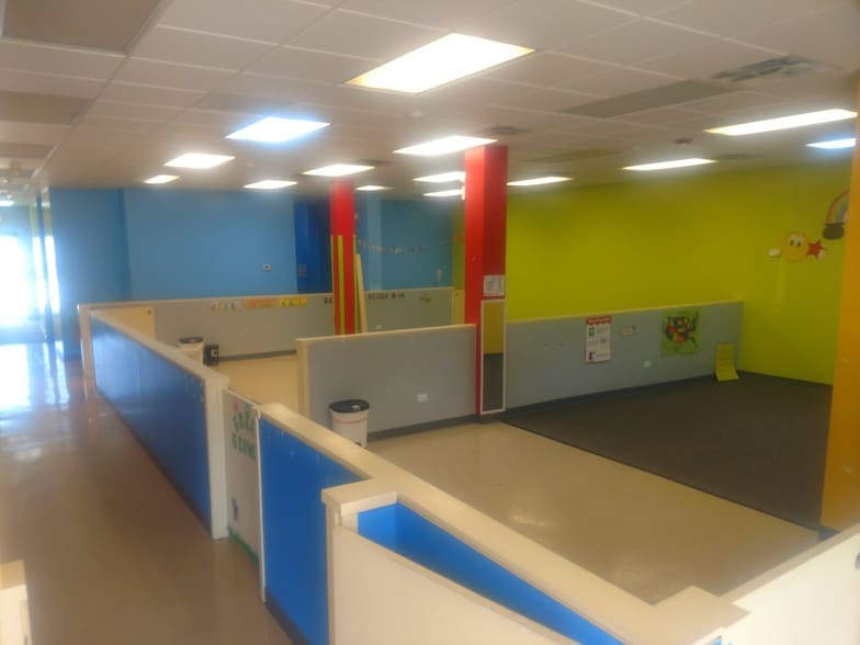 More Photos Of 5400-5406 W Devon Ave, Chicago Storefront Retail Office For Lease