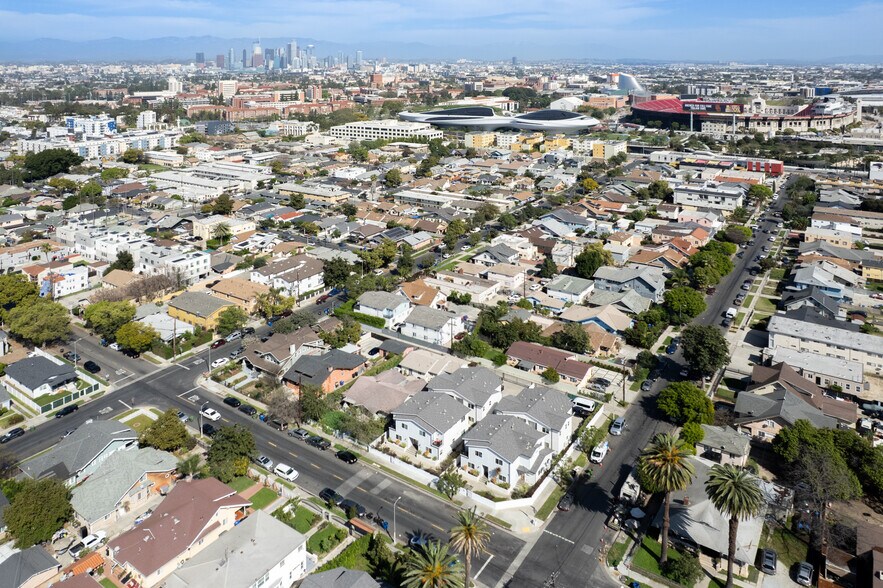 More Photos Of 3944 S Budlong Ave, Los Angeles Apartments For Sale