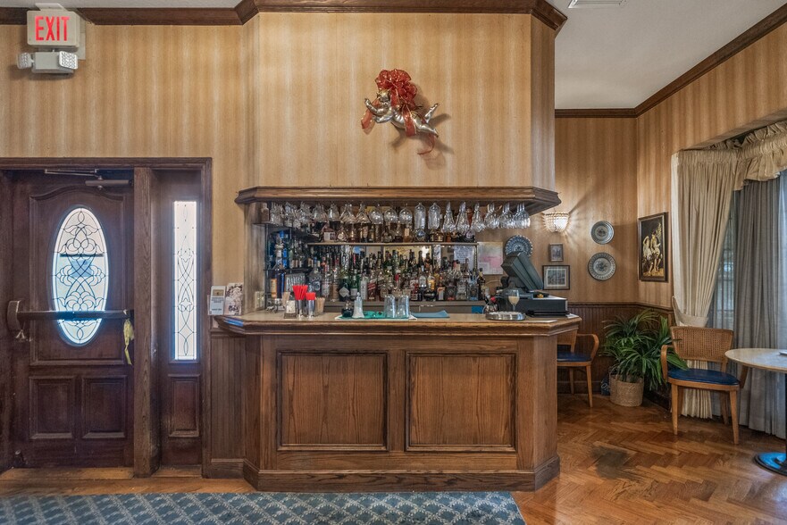 More Photos Of 14467 Big Basin Way, Saratoga Restaurant For Sale