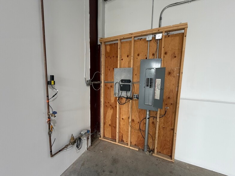 More Photos Of 160 Otis St, Northborough Self Storage For Sale