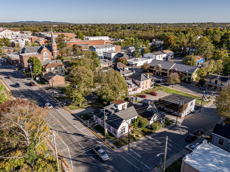 More Photos Of 724 Washington St, Shelbyville Freestanding For Sale