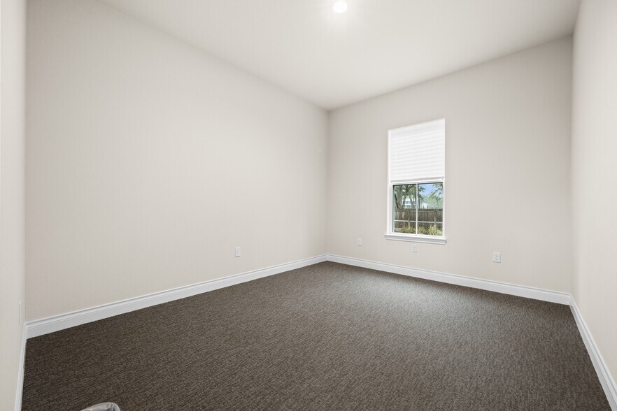 More Photos Of 19151 Oak Canyon Dr, Conroe Coworking Space