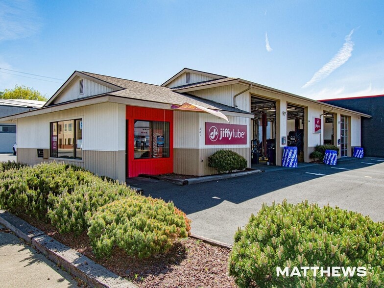 More Photos Of 301 S 1st St, Yakima Auto Repair For Sale