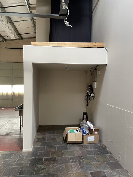 More Photos Of 1645 NE Lytle St, Bend Warehouse For Lease