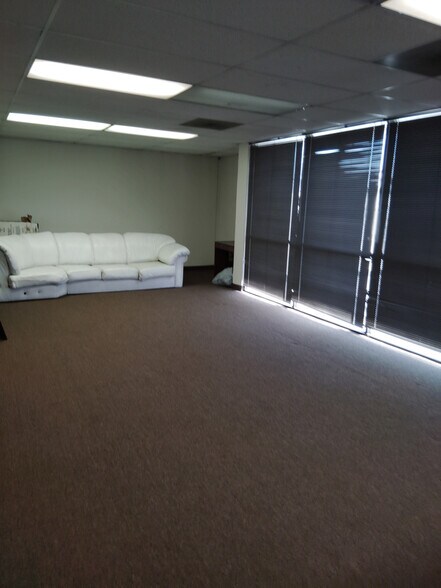 More Photos Of 1279 N Tustin Ave, Anaheim Light Distribution For Sale
