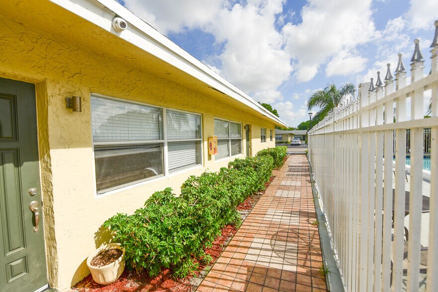 More Photos Of 6954-6956 SW 5th St, Margate Apartments For Sale