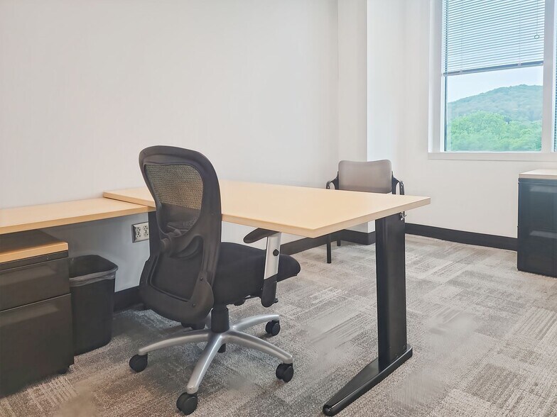 More Photos Of 725 Cool Springs Blvd, Franklin Coworking Space