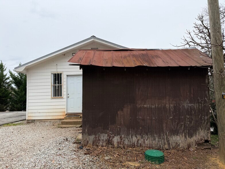 More Photos Of 113 Foster Lake Rd, Dallas General Retail For Lease
