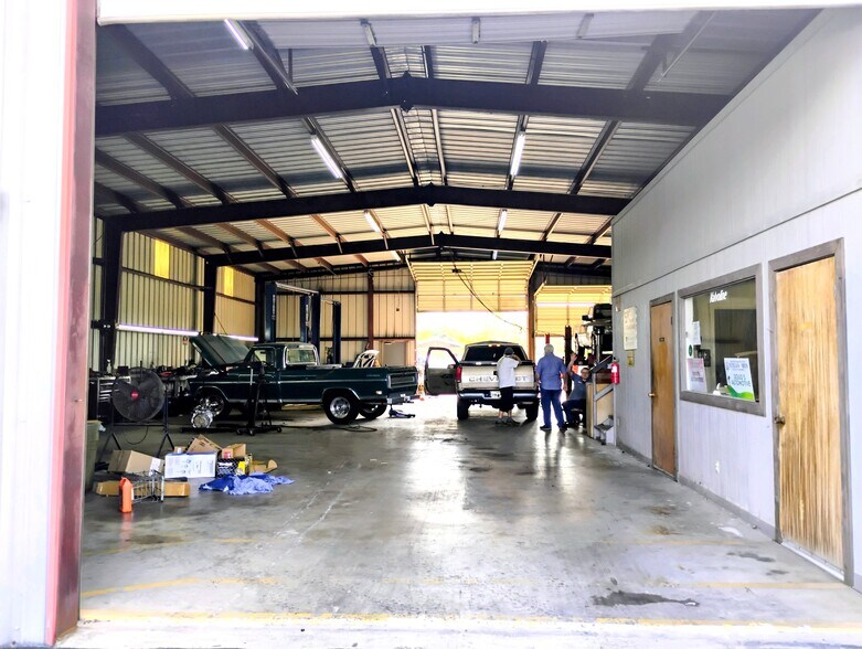 More Photos Of 1501 N 77 Sunshine Strip, Harlingen Auto Repair For Lease