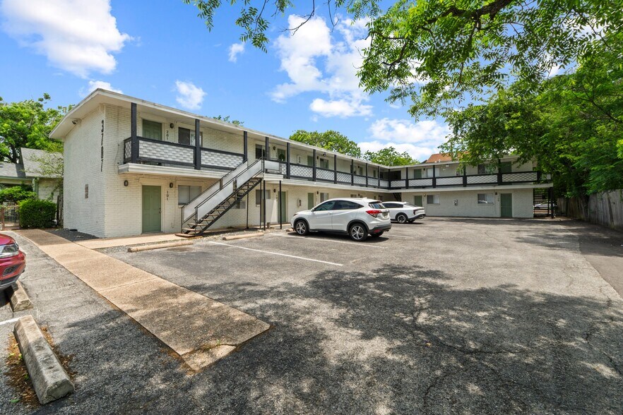 Primary Photo Of 3707 Cedar St, Austin Apartments For Sale