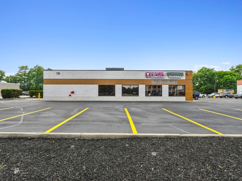 More Photos Of 6370 York Rd, Parma Heights Storefront For Sale