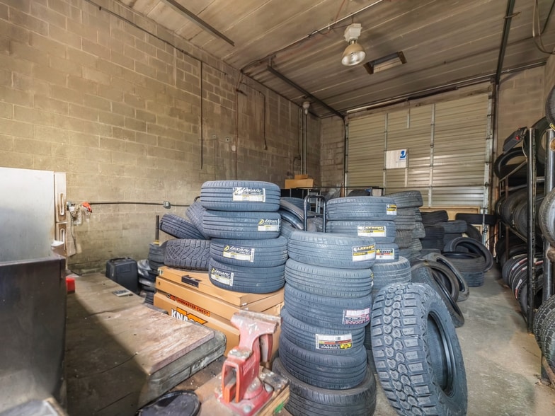 More Photos Of 65 E Sauk Trl, Chicago Heights Auto Repair For Sale