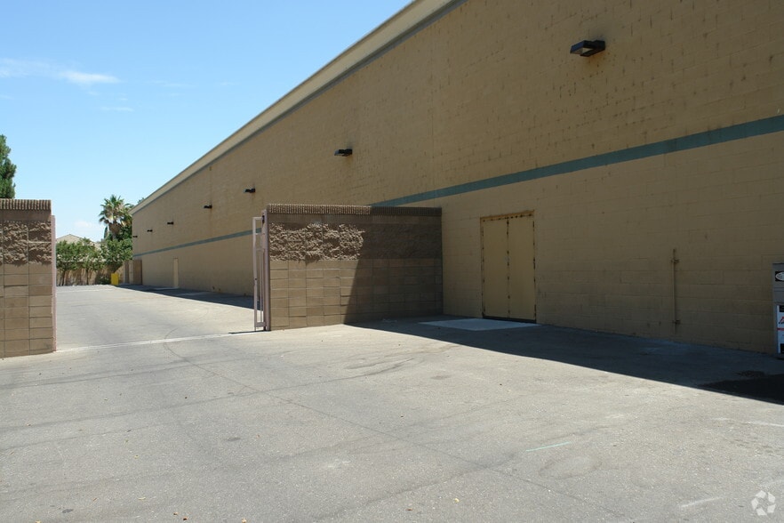 More Photos Of 5000 Stockdale Hwy, Bakersfield Department Store For Lease