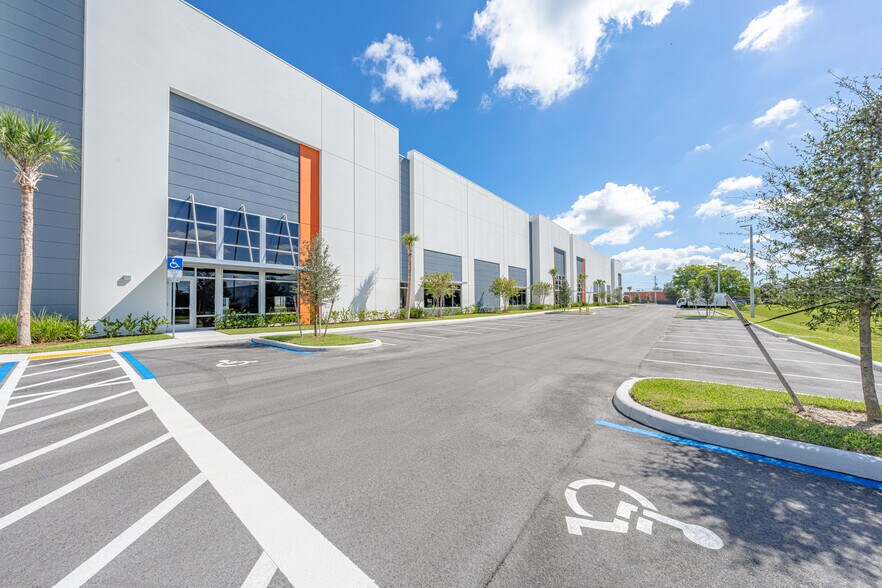 More Photos Of 3055 Burris Rd, Davie Unknown For Lease